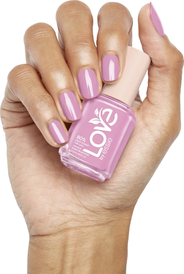 LOVE BY ESSIE Nagellack 160 CAREFREE BUT CARING 6