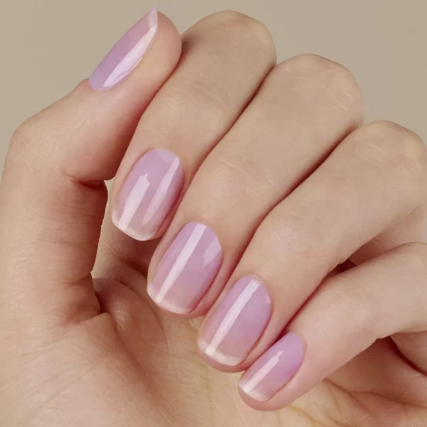 Catrice Glossing Glow Nail Lacquer 010 6