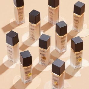 Eveline Cosmetics Wonder Match Flüssige Foundation - 24H Makelloser Teint, Vegan-freundlich, Öl-frei, Volle Deckkraft mit Hyaluronsäure & Thermalwasser für Glatte & Elastische Haut 24